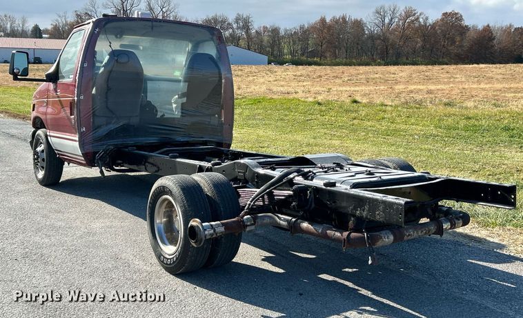 image for item NR9452 2003 Ford E450 Super Duty van cab and chassis