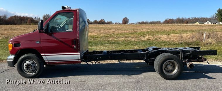 image for item NR9452 2003 Ford E450 Super Duty van cab and chassis