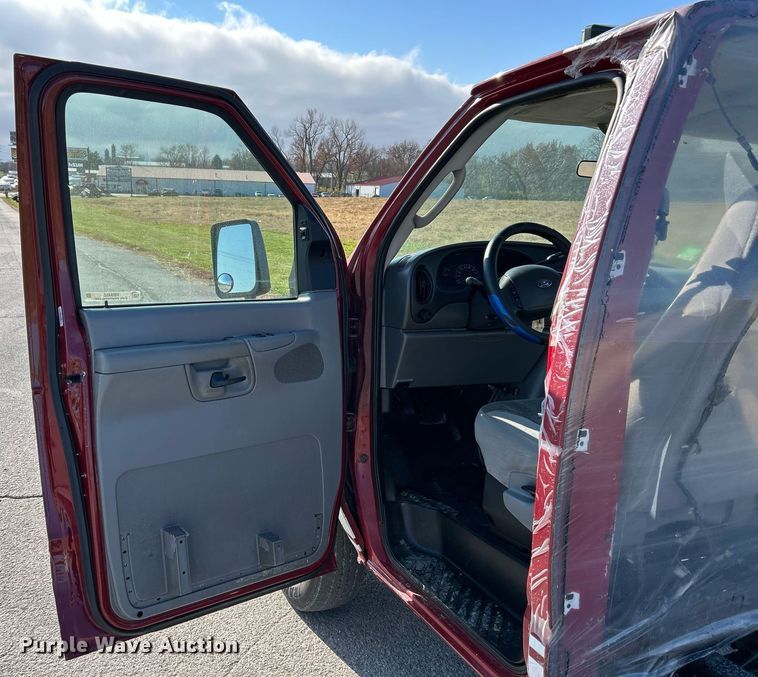 image for item NR9452 2003 Ford E450 Super Duty van cab and chassis