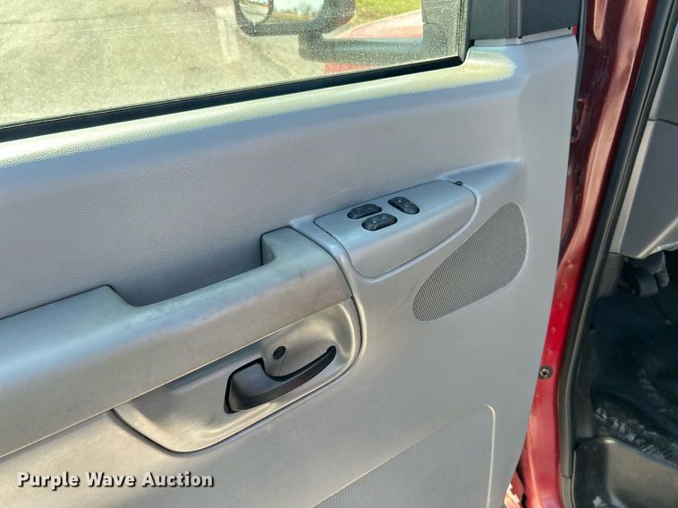 image for item NR9452 2003 Ford E450 Super Duty van cab and chassis