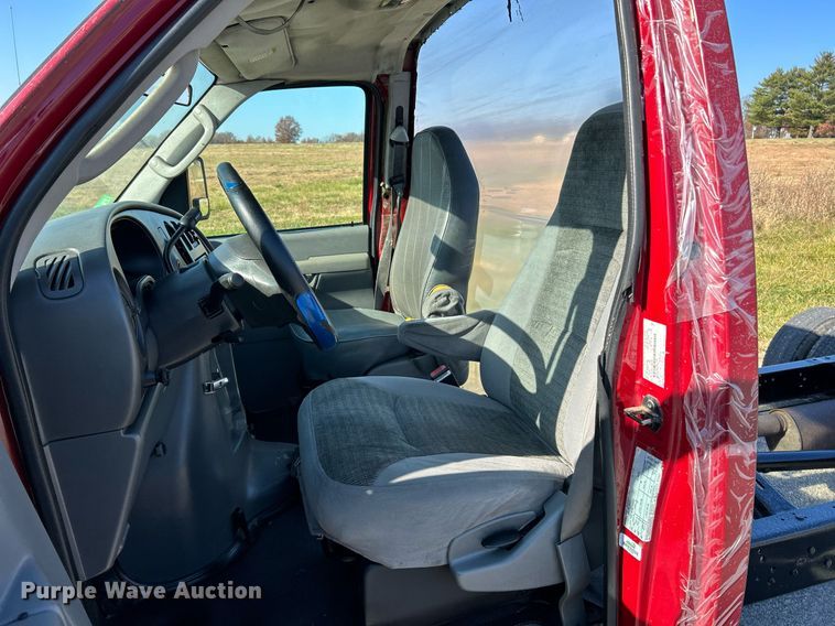 image for item NR9452 2003 Ford E450 Super Duty van cab and chassis