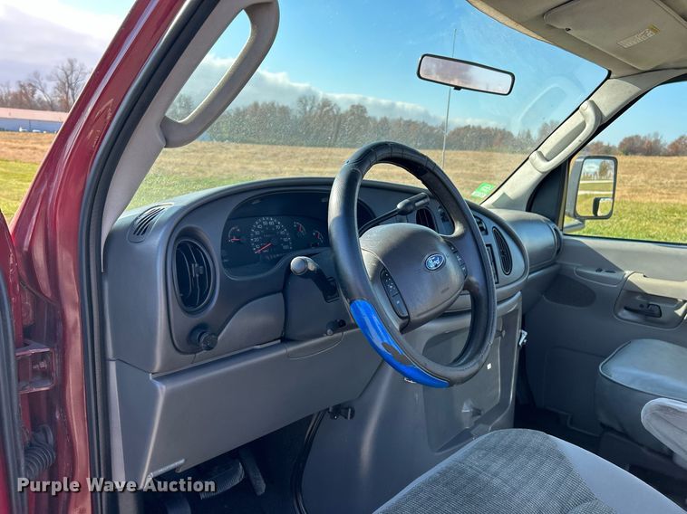 image for item NR9452 2003 Ford E450 Super Duty van cab and chassis