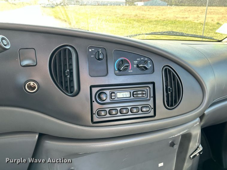 image for item NR9452 2003 Ford E450 Super Duty van cab and chassis