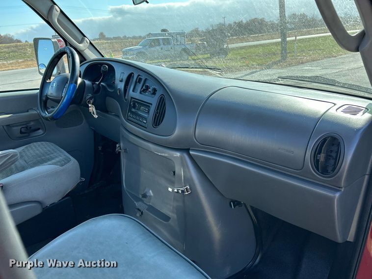 image for item NR9452 2003 Ford E450 Super Duty van cab and chassis