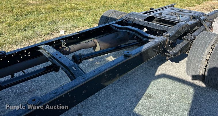 image for item NR9452 2003 Ford E450 Super Duty van cab and chassis