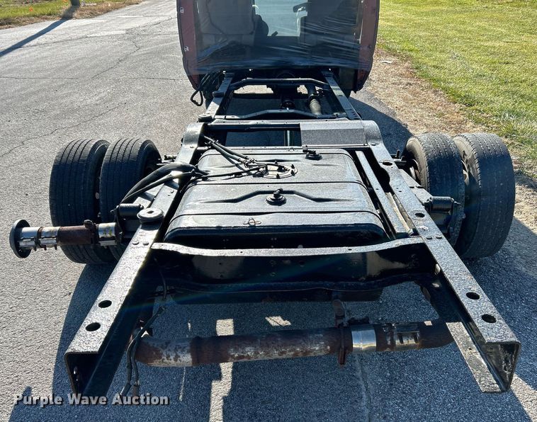 image for item NR9452 2003 Ford E450 Super Duty van cab and chassis