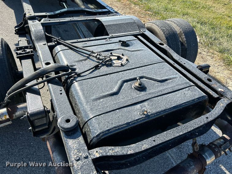 image for item NR9452 2003 Ford E450 Super Duty van cab and chassis