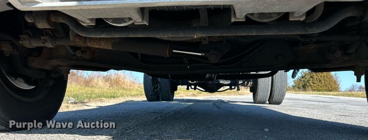 image for item NR9452 2003 Ford E450 Super Duty van cab and chassis