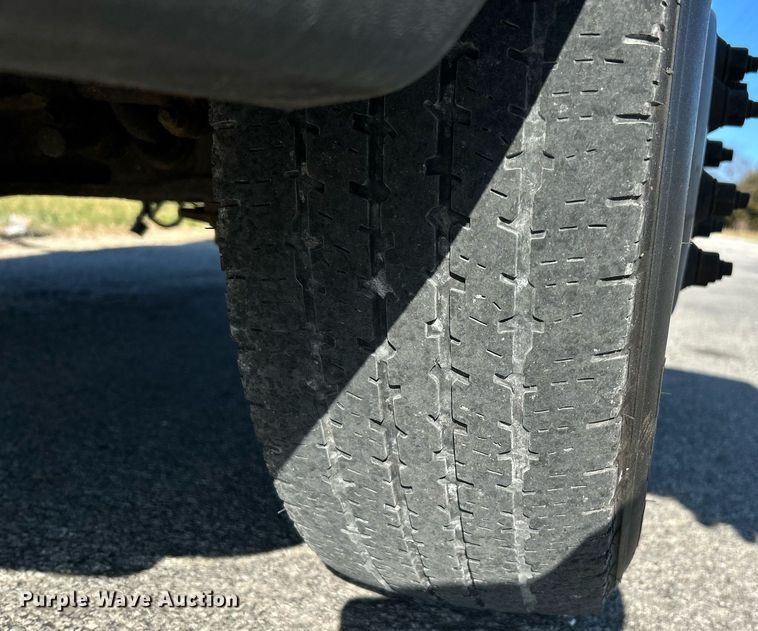 image for item NR9452 2003 Ford E450 Super Duty van cab and chassis