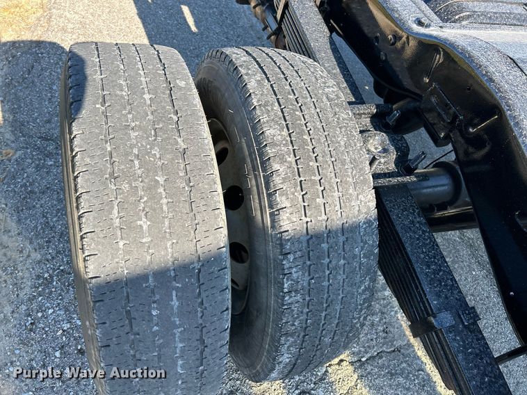 image for item NR9452 2003 Ford E450 Super Duty van cab and chassis