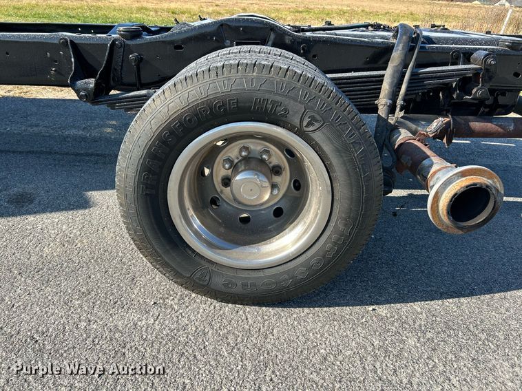 image for item NR9452 2003 Ford E450 Super Duty van cab and chassis