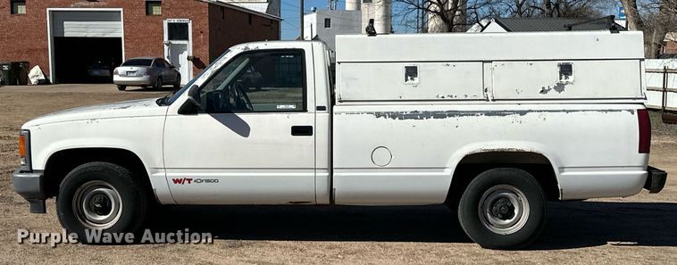 image for item NU9341 1991 Chevrolet  C1500 pickup truck