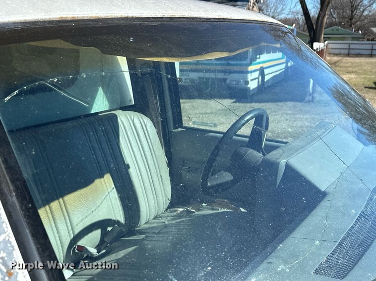 image for item NU9341 1991 Chevrolet  C1500 pickup truck