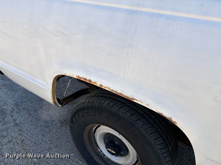 image for item NU9341 1991 Chevrolet  C1500 pickup truck