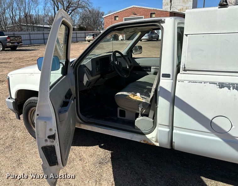 image for item NU9341 1991 Chevrolet  C1500 pickup truck