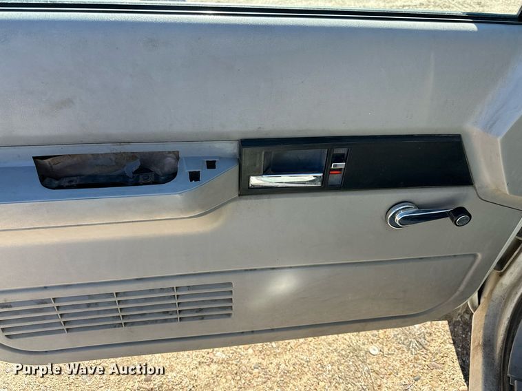 image for item NU9341 1991 Chevrolet  C1500 pickup truck