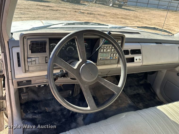 image for item NU9341 1991 Chevrolet  C1500 pickup truck