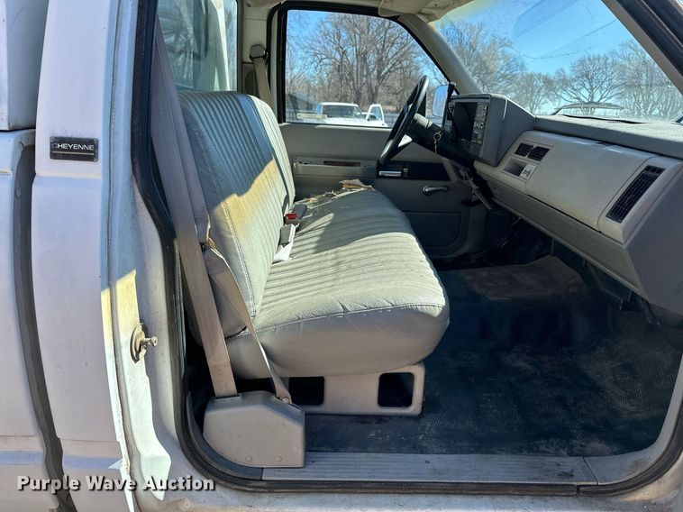 image for item NU9341 1991 Chevrolet  C1500 pickup truck