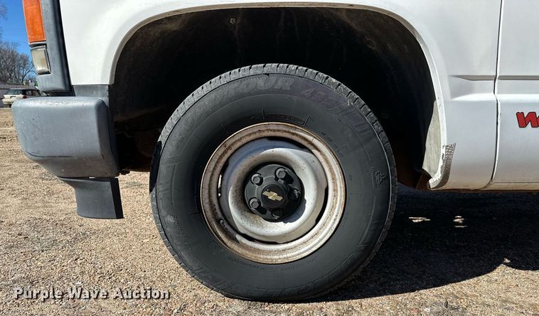 image for item NU9341 1991 Chevrolet  C1500 pickup truck