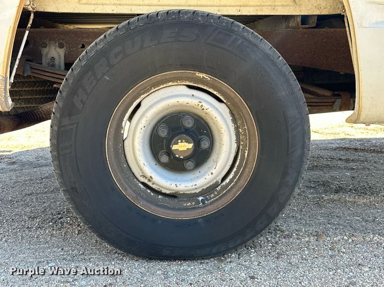 image for item NU9341 1991 Chevrolet  C1500 pickup truck