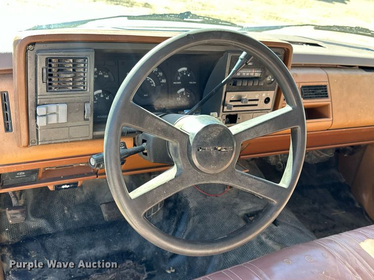 image for item NU9342 1991 Chevrolet  C2500 pickup truck