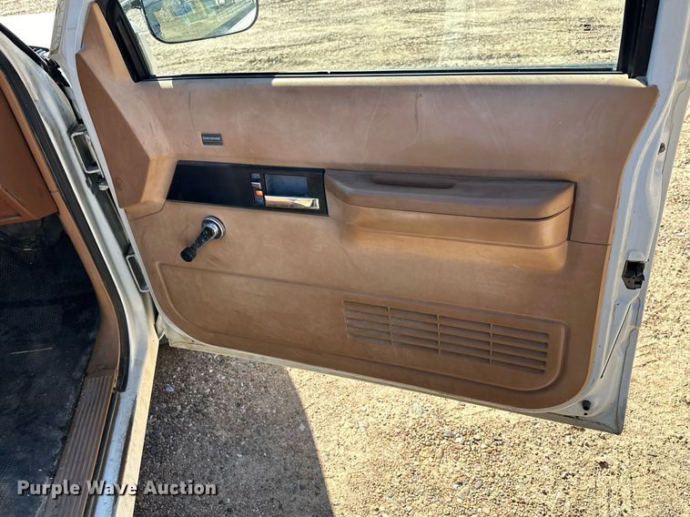 image for item NU9342 1991 Chevrolet  C2500 pickup truck