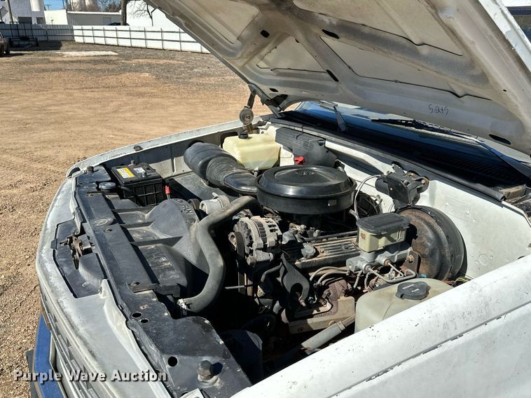 image for item NU9342 1991 Chevrolet  C2500 pickup truck