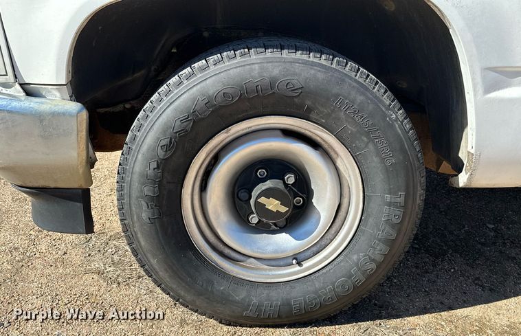 image for item NU9342 1991 Chevrolet  C2500 pickup truck