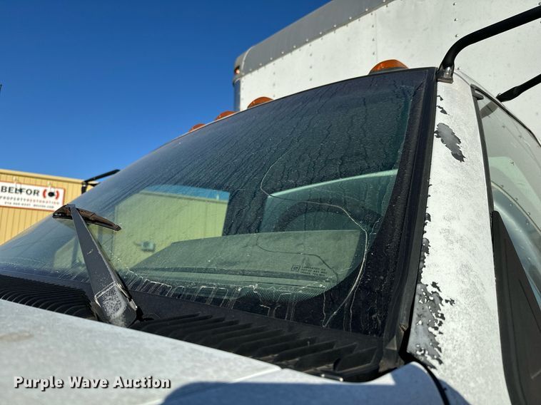 image for item NU9416 1996 GMC TopKick box truck