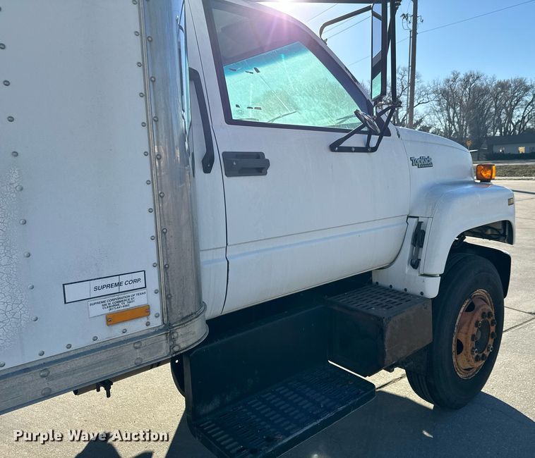 image for item NU9416 1996 GMC TopKick box truck