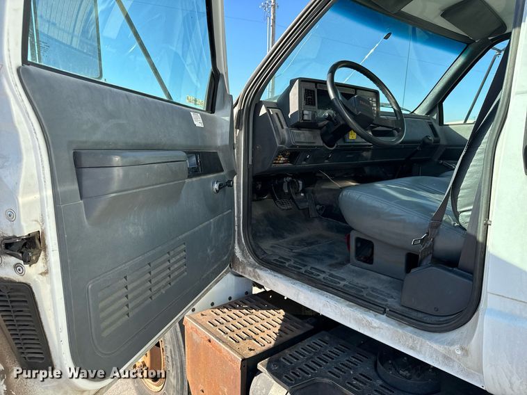 image for item NU9416 1996 GMC TopKick box truck