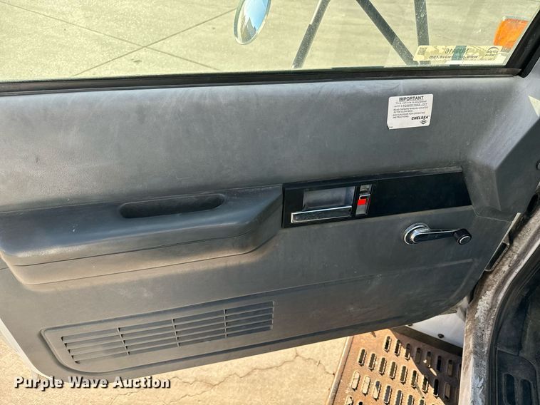 image for item NU9416 1996 GMC TopKick box truck