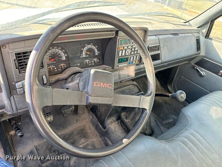 image for item NU9416 1996 GMC TopKick box truck