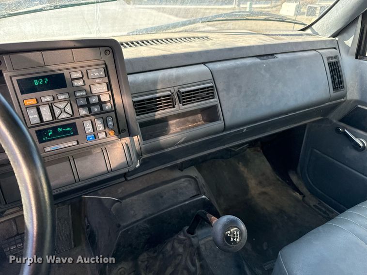 image for item NU9416 1996 GMC TopKick box truck