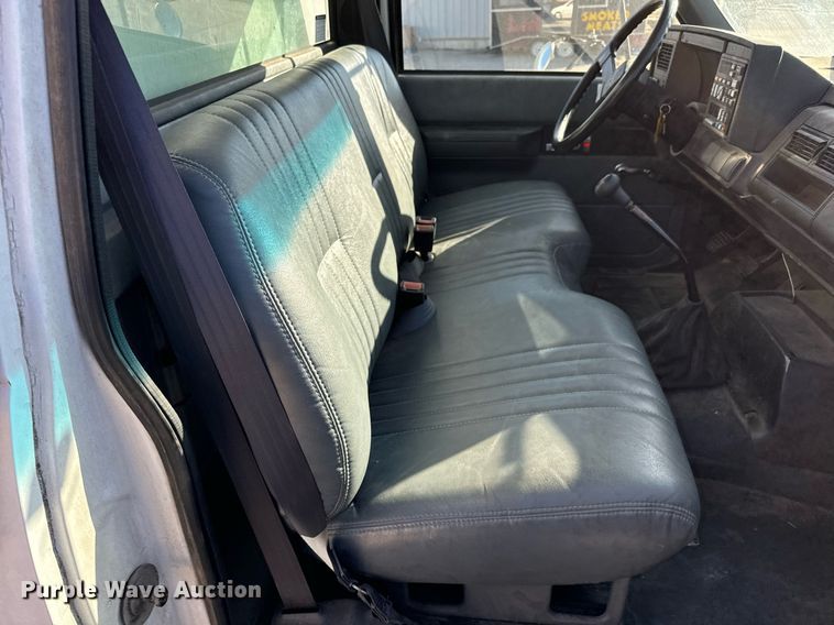 image for item NU9416 1996 GMC TopKick box truck