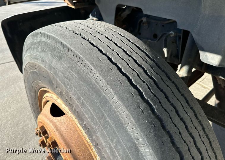 image for item NU9416 1996 GMC TopKick box truck