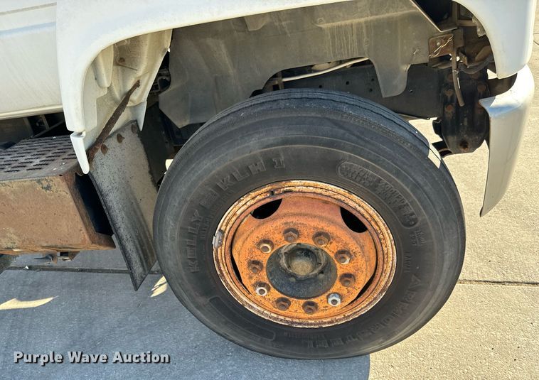 image for item NU9416 1996 GMC TopKick box truck