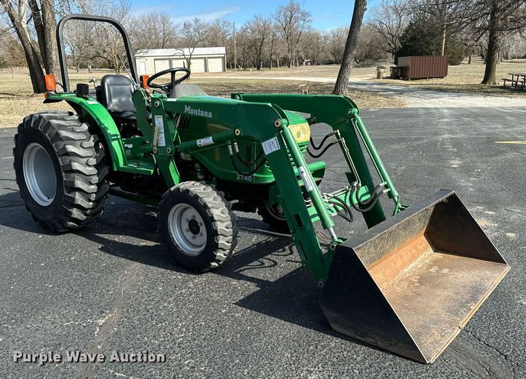 image for item NU9450 Montana 2740 MFWD tractor