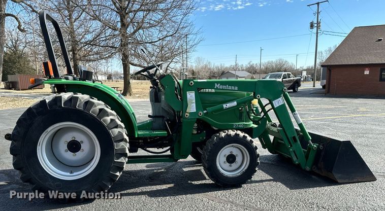 image for item NU9450 Montana 2740 MFWD tractor