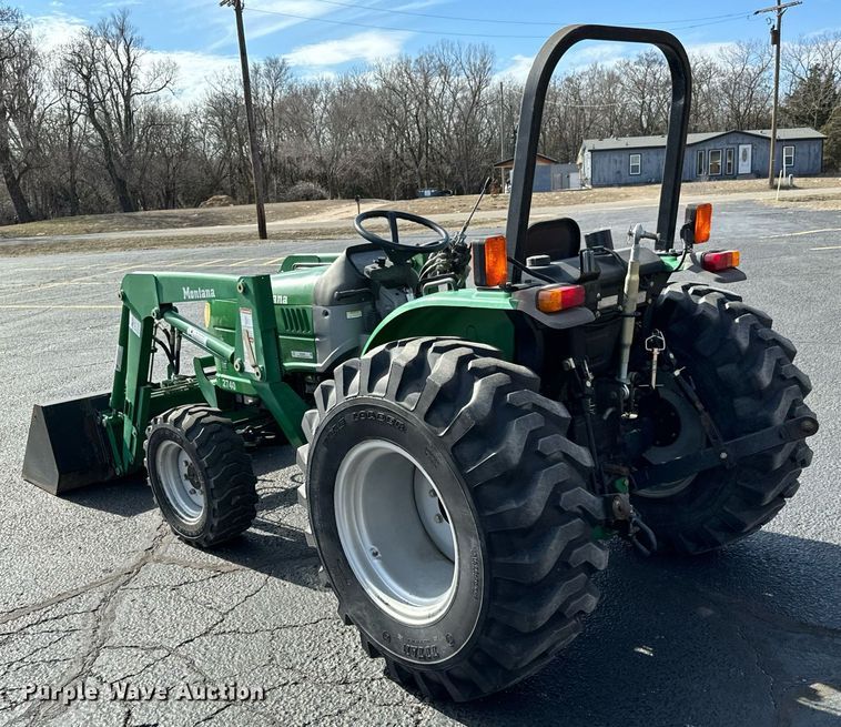 image for item NU9450 Montana 2740 MFWD tractor