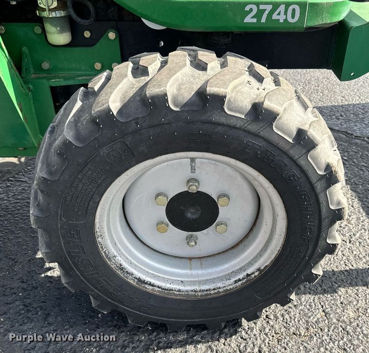 image for item NU9450 Montana 2740 MFWD tractor