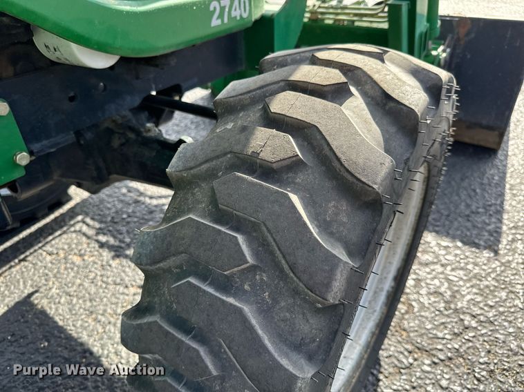 image for item NU9450 Montana 2740 MFWD tractor