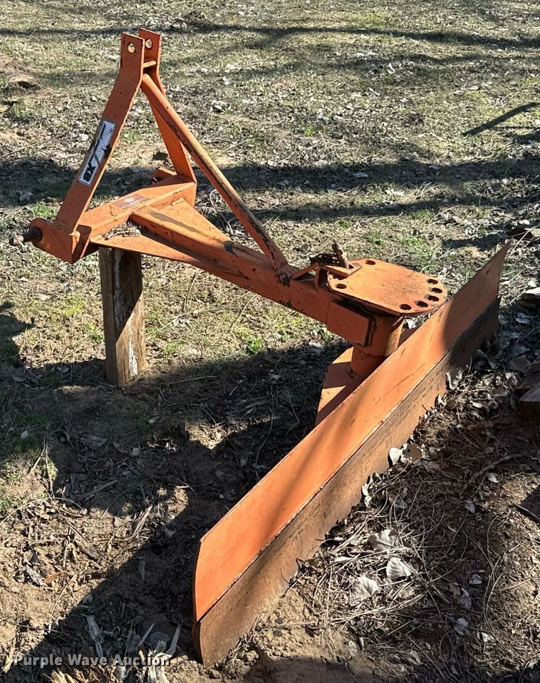 image for item NU9450 Montana 2740 MFWD tractor