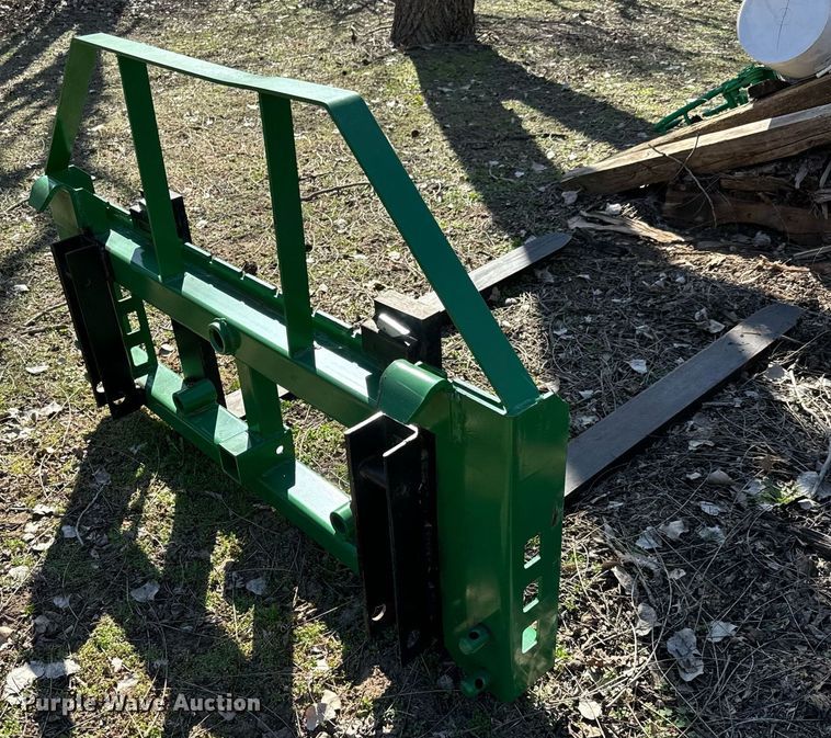 image for item NU9450 Montana 2740 MFWD tractor