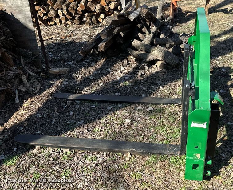 image for item NU9450 Montana 2740 MFWD tractor