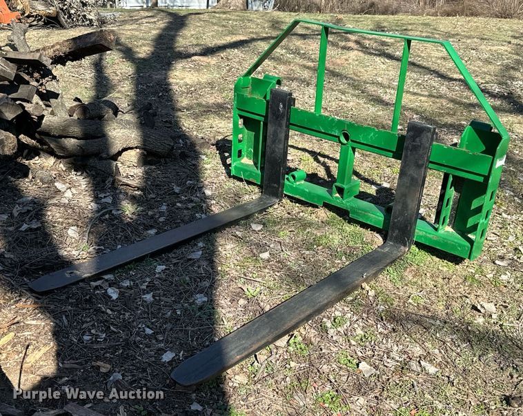 image for item NU9450 Montana 2740 MFWD tractor