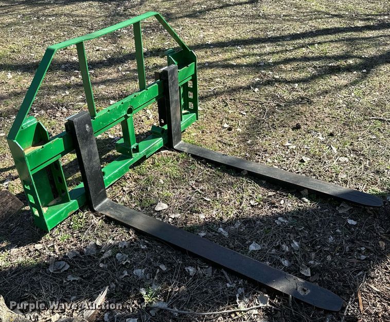 image for item NU9450 Montana 2740 MFWD tractor