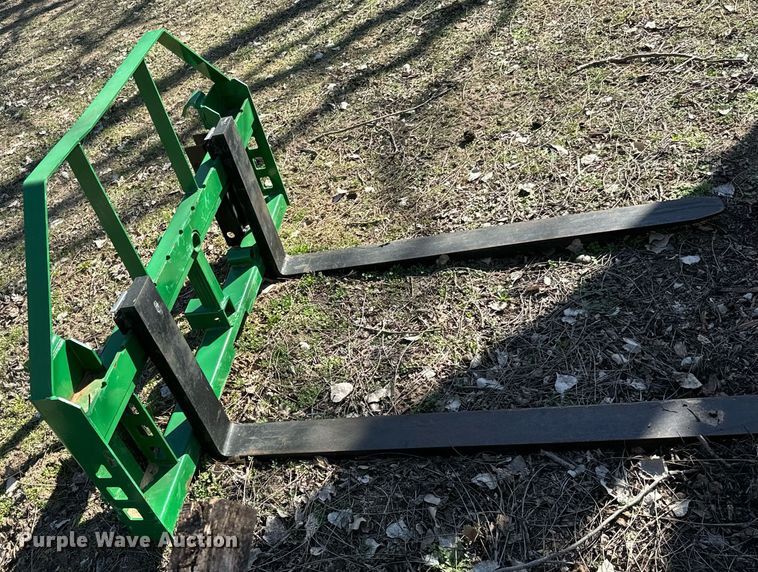 image for item NU9450 Montana 2740 MFWD tractor