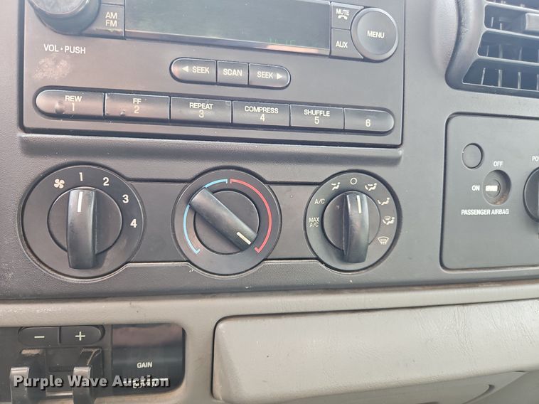 image for item NZ9157 2005 Ford F550 Super Duty  utility / service truck