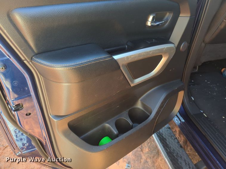 image for item OD9181 2017 Nissan Titan XD Crew Cab pickup truck